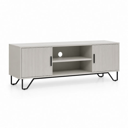 Mobile TV grigio in pannello truciolare con ante scanalate e gambe in acciaio 140 x 40 x 55 cm